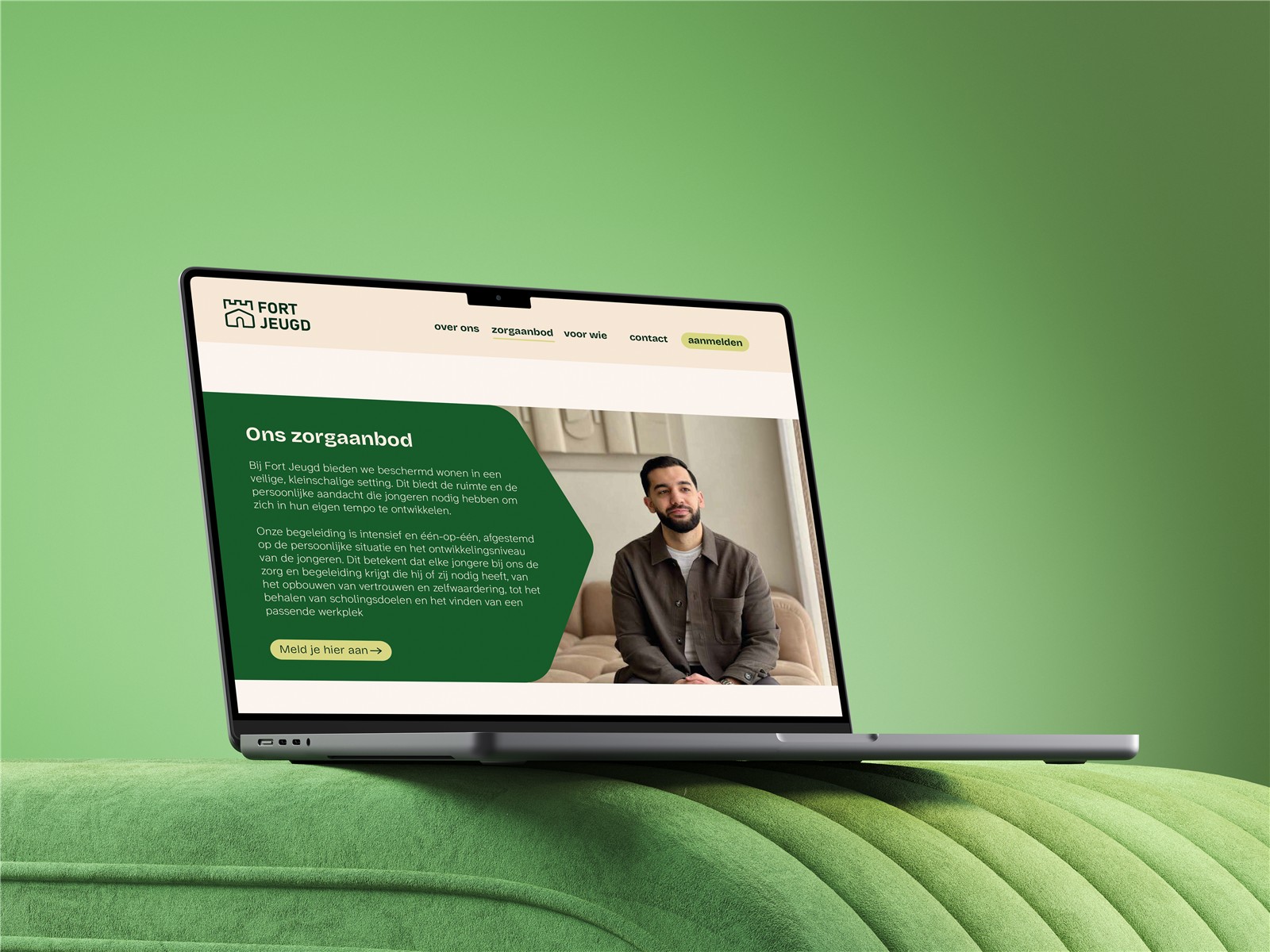 Website van Fort Jeugd op een laptop